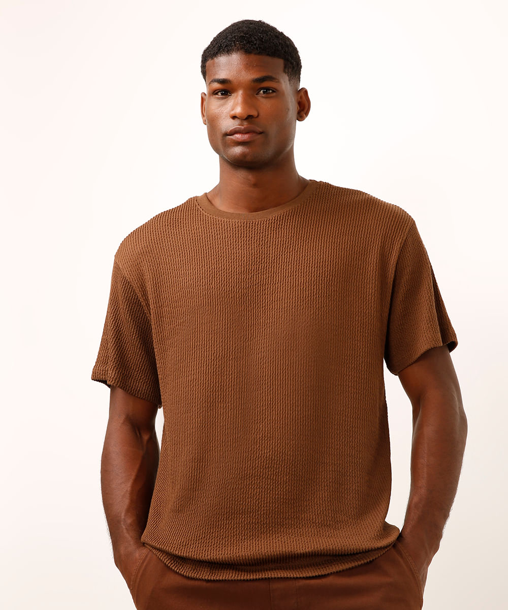 camiseta relaxed de algodão manga curta texturizada marrom