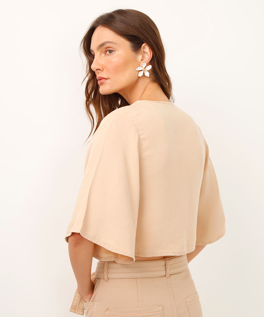 camisa cropped de liocel decote v com amarração bege