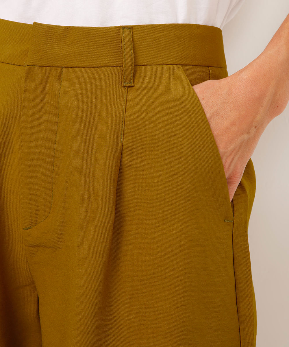 bermuda alfaiataria de viscose cintura alta verde