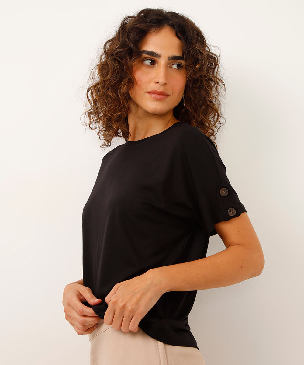 blusa de viscose com martingale preta