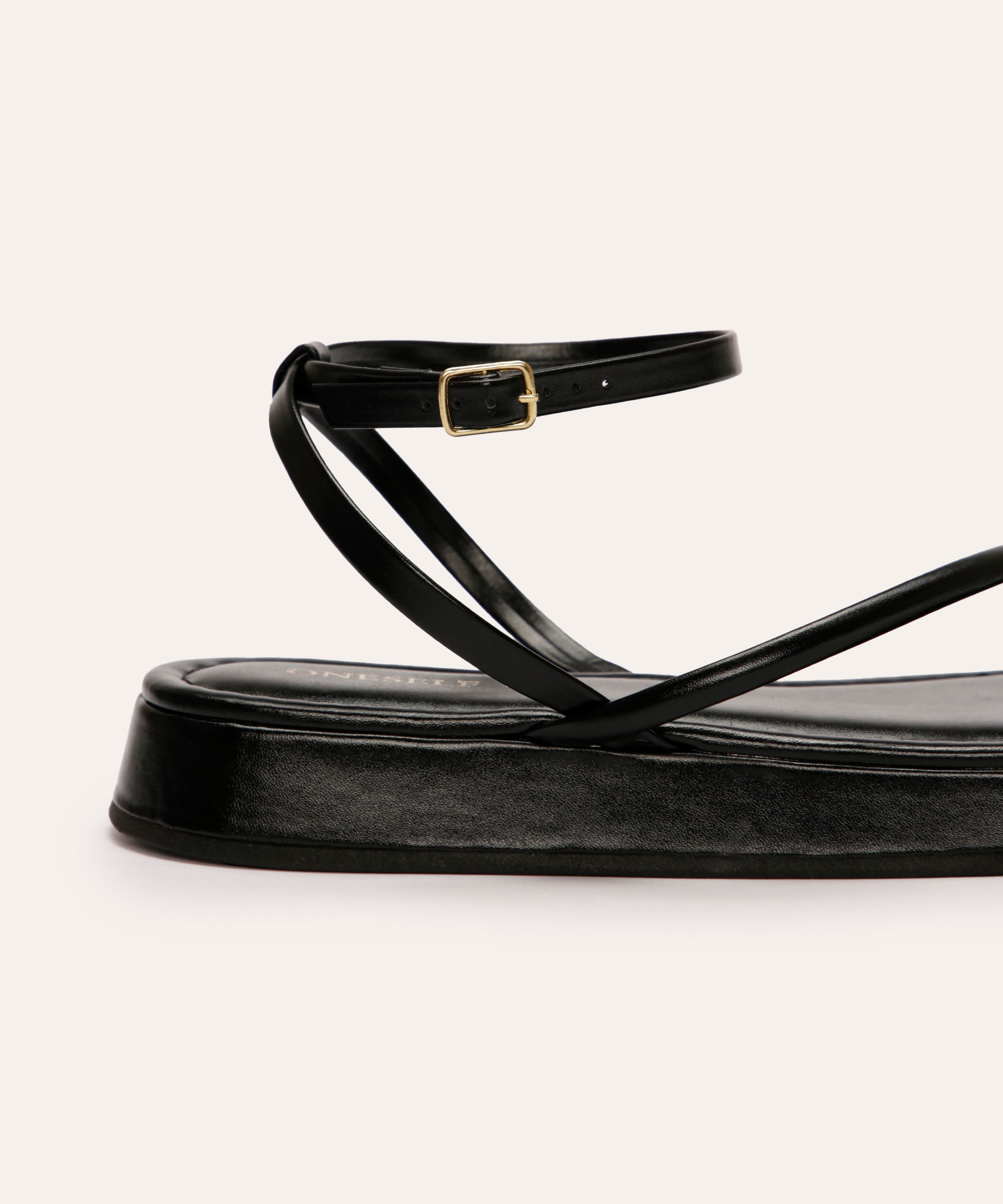 rasteirinha flatform tiras finas oneself preta