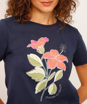 camiseta de algodão choose to bloom floral azul