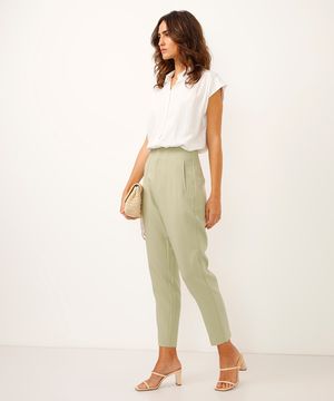 calça alfaiataria cintura alta com pences - verde médio