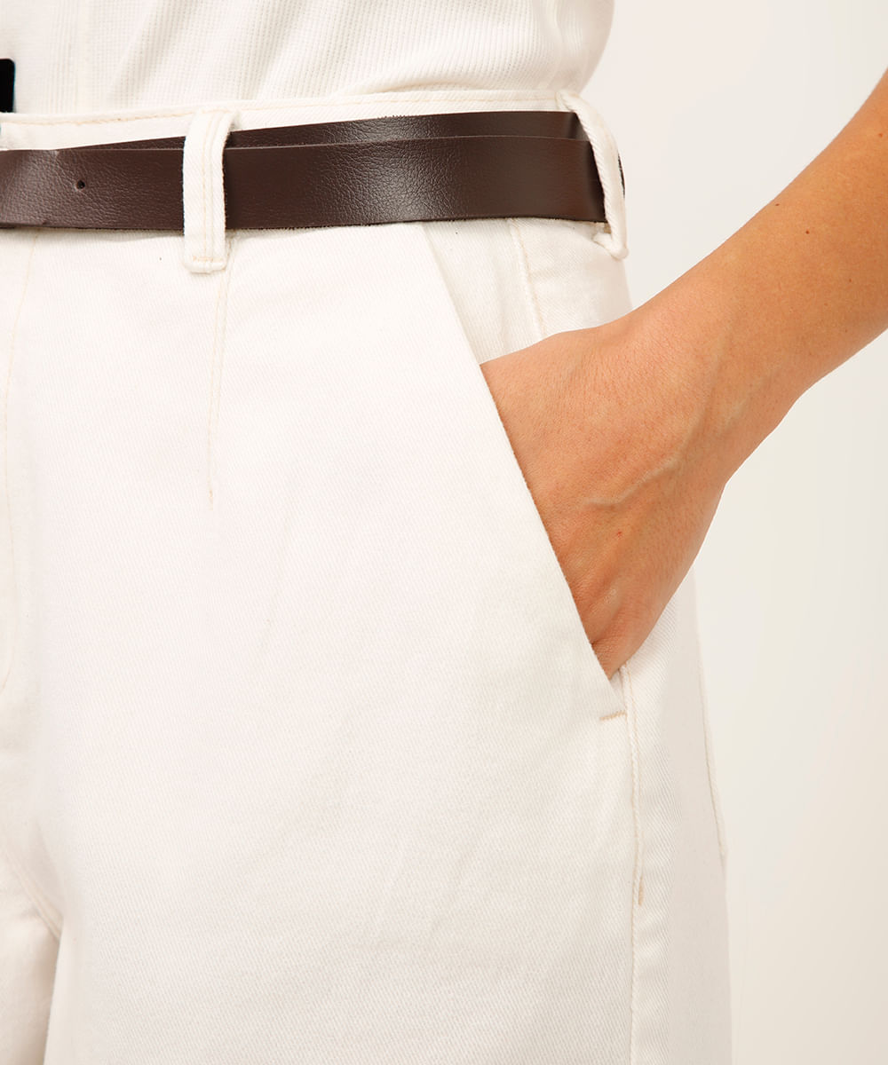 bermuda clochard de sarja com cinto off white