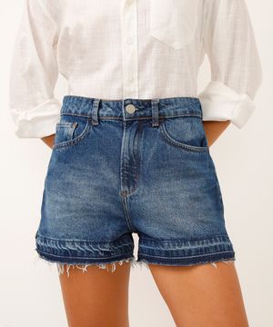 short mom jeans cintura alta barra desfeita azul