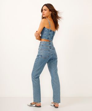 calça reta jeans cintura alta com strass azul