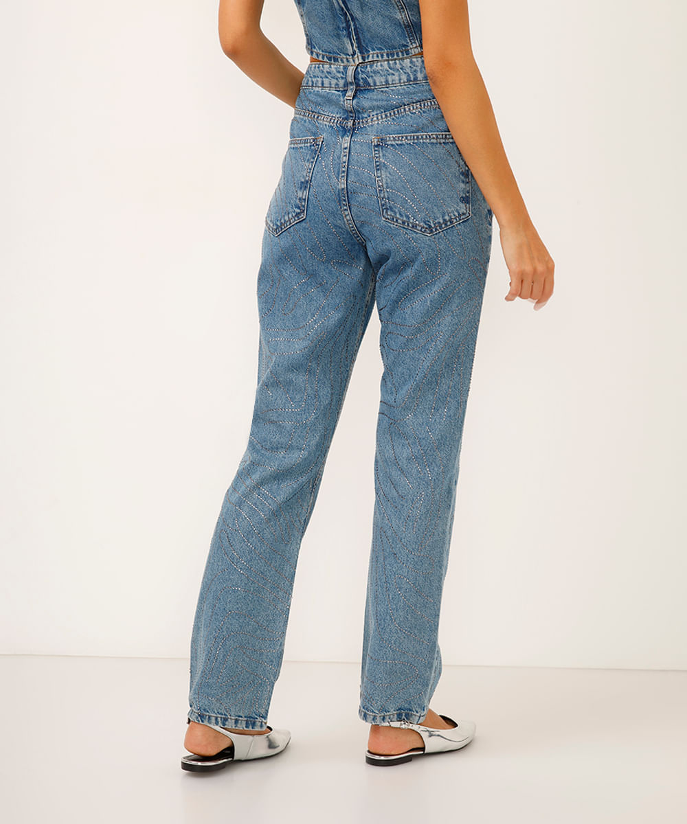 calça reta jeans cintura alta com strass azul