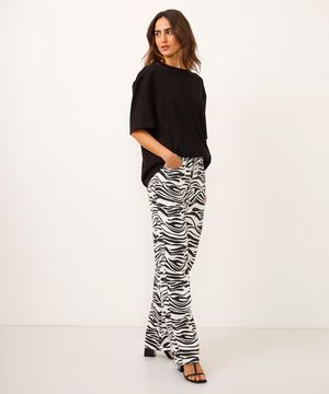 calça wide leg de sarja cintura alta animal print colorida