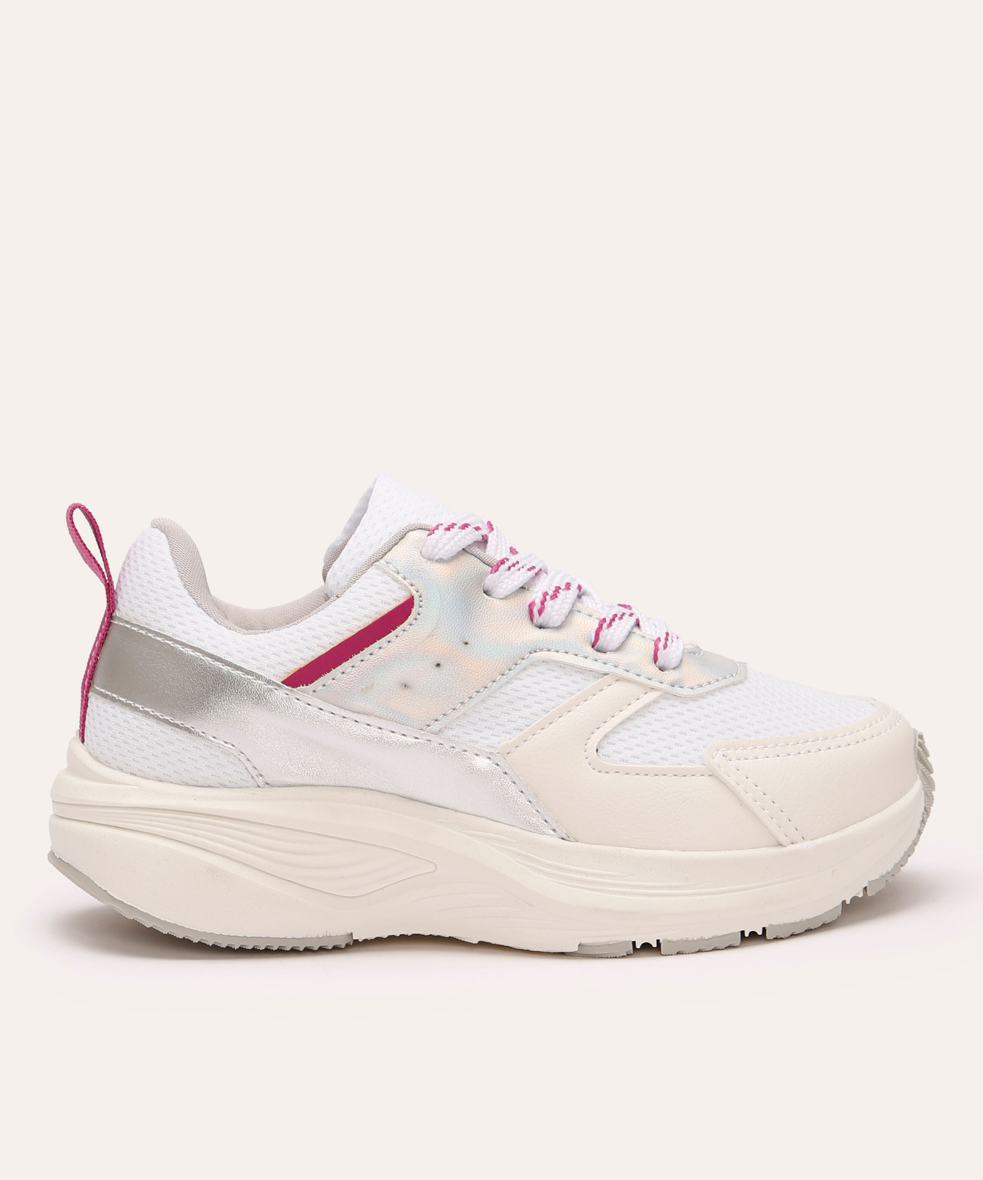 tênis esportivo infantil com recortes branco