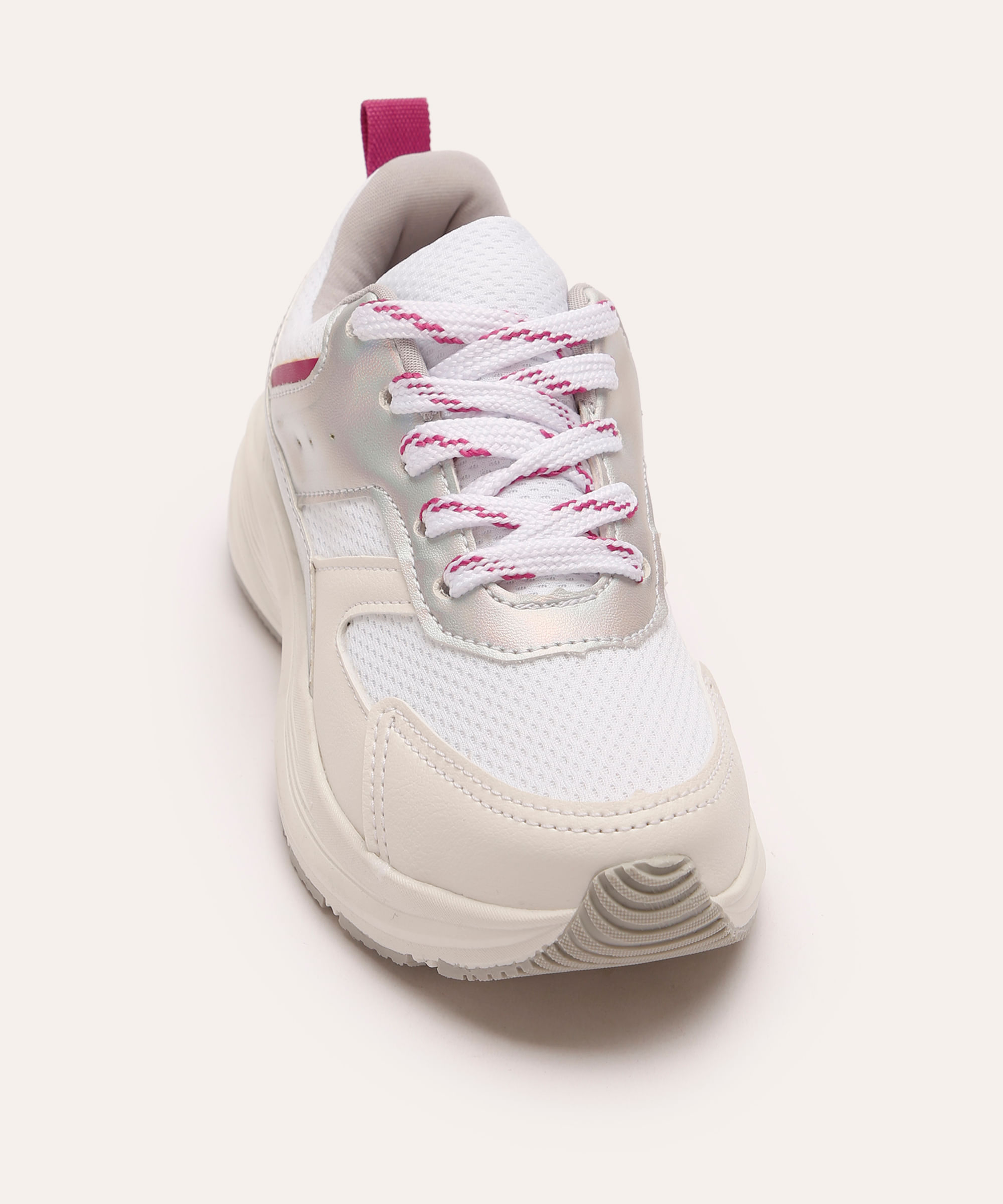 tênis esportivo infantil com recortes branco
