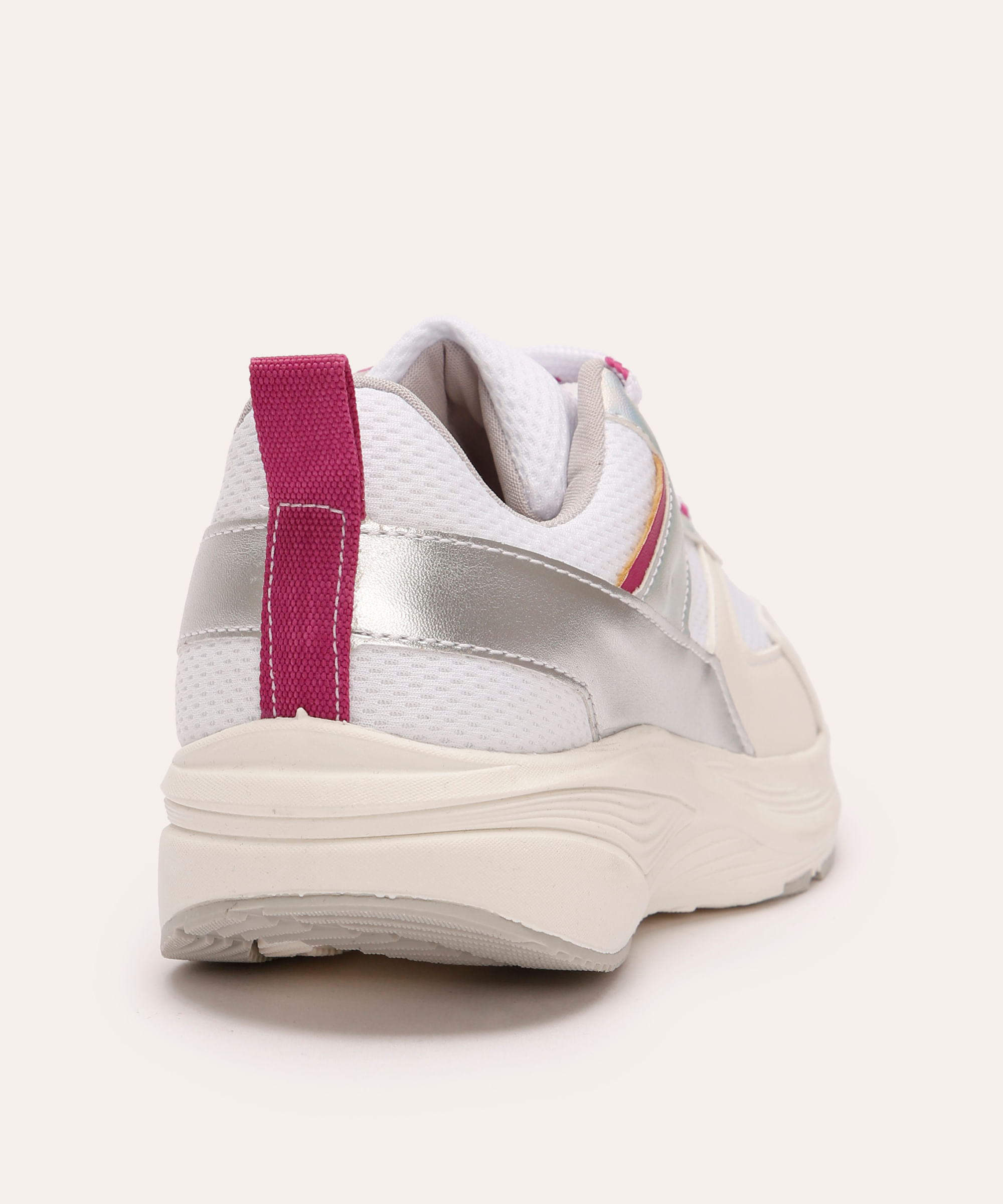 tênis esportivo infantil com recortes branco
