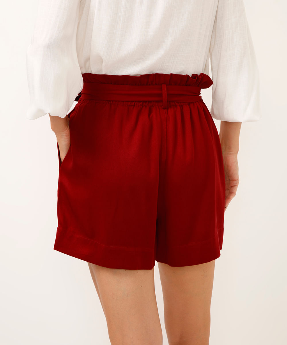 short clochard de viscose com faixa vinho
