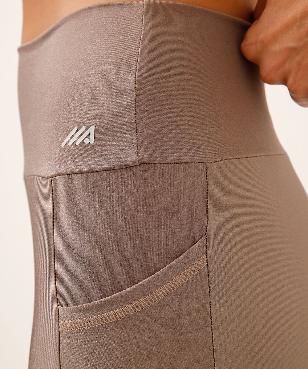 bermuda brilho com bolso cintura alta esportiva marrom