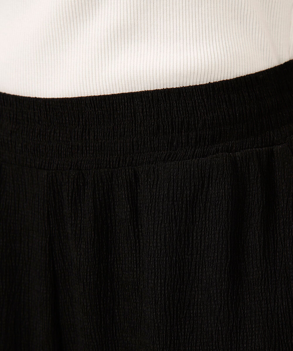 calça wide leg com bolsos texturizada preta