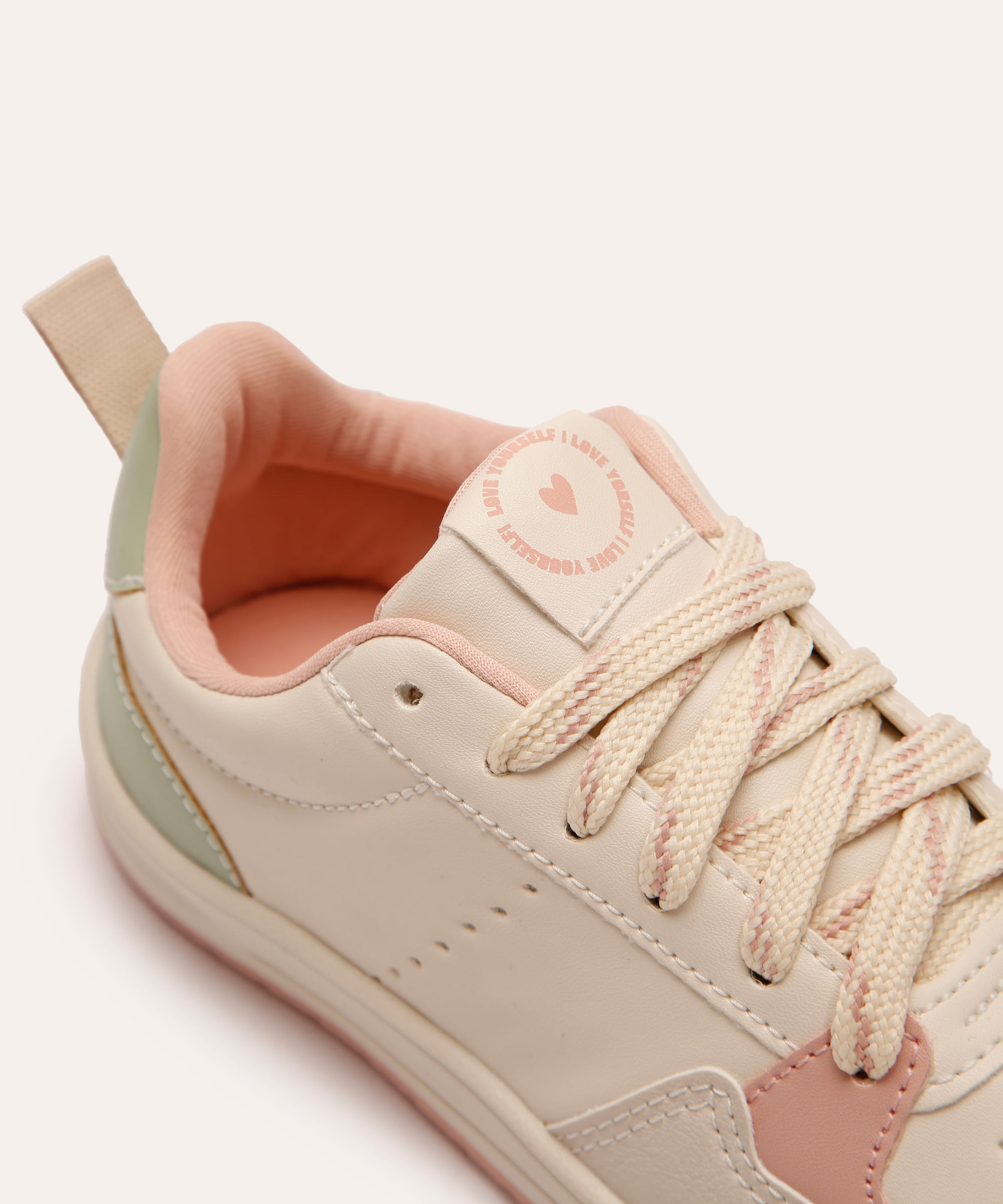 tênis com recortes infantil off white
