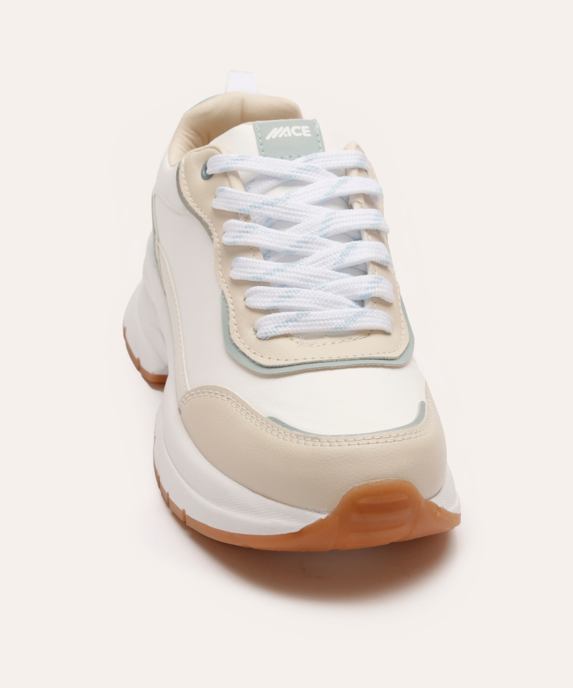 tênis casual com recortes branco