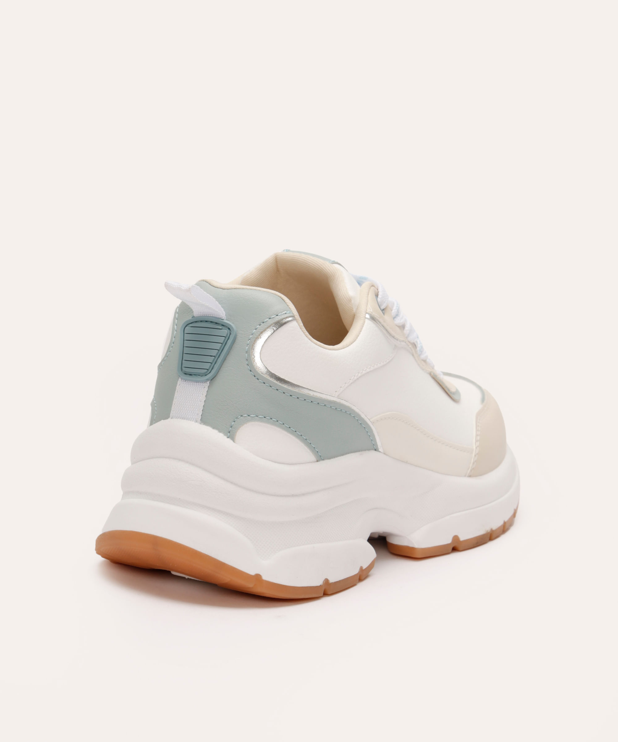 tênis casual com recortes branco