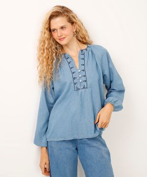 blusa jeans bordada decote v manga bufante azul