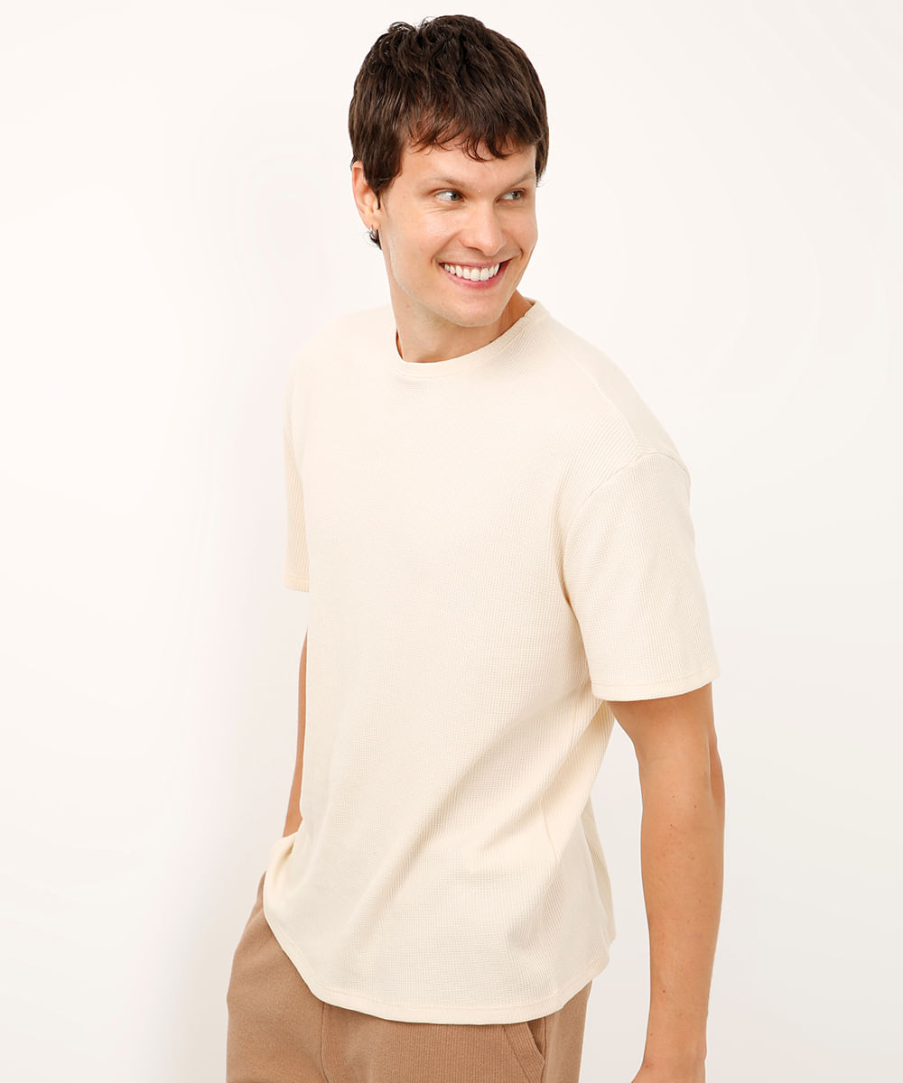 camiseta texturizada manga curta bege