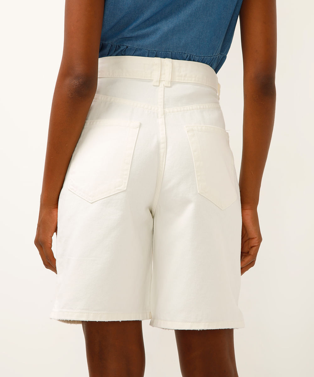 bermuda alongada de sarja cintura alta com fenda off white