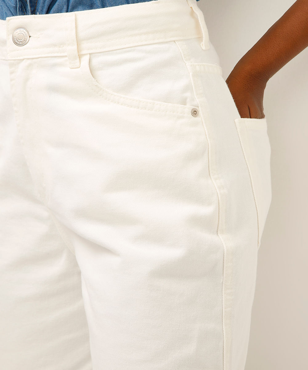 bermuda alongada de sarja cintura alta com fenda off white