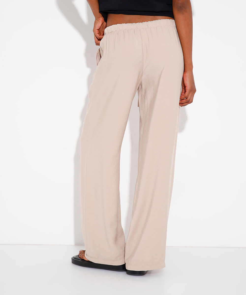 calça estilo pijama com bolsos mindset bege