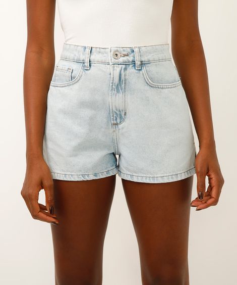 short mom jeans com fendas azul