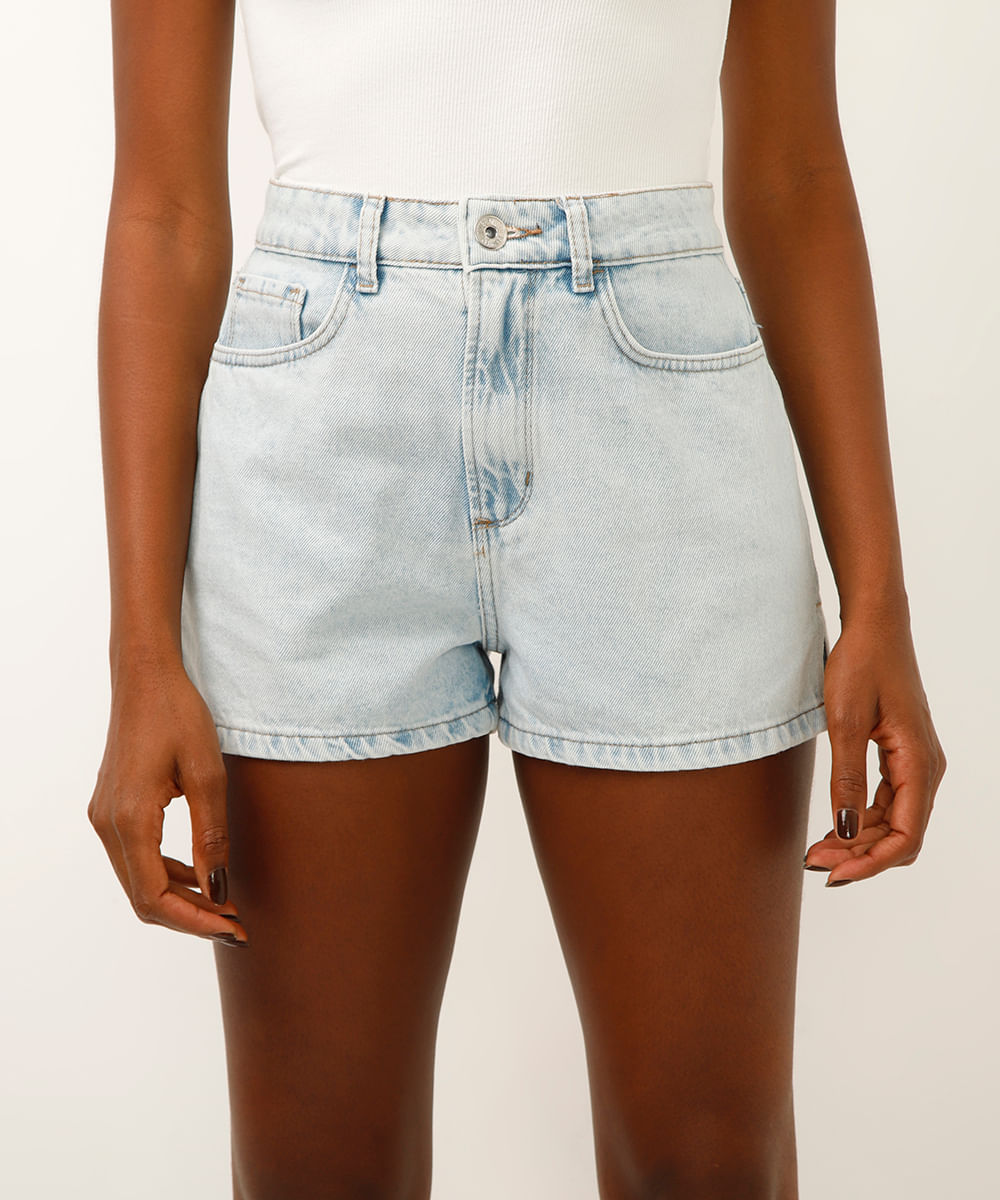 short mom jeans com fendas azul