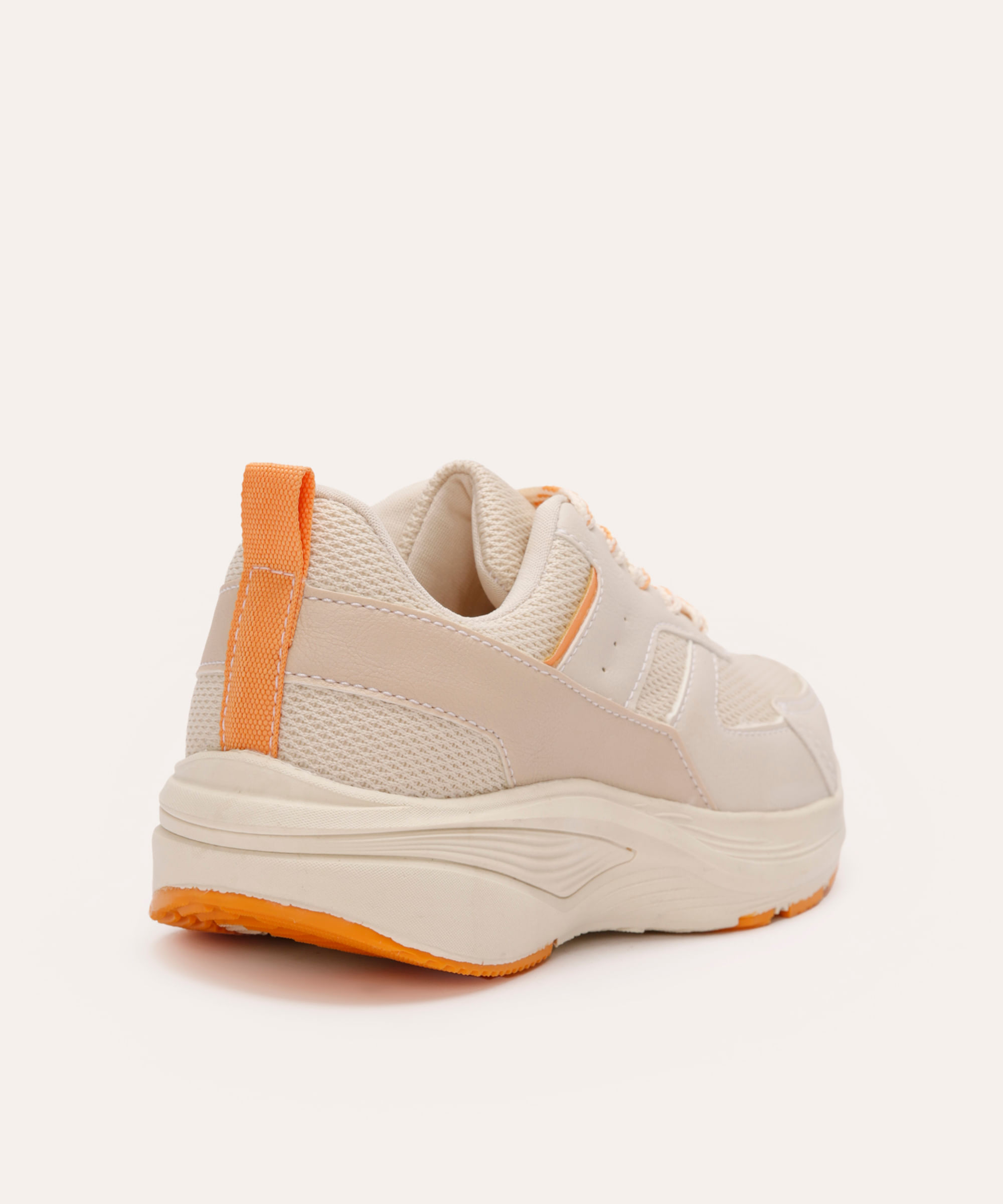 tênis esportivo infantil com recortes off white
