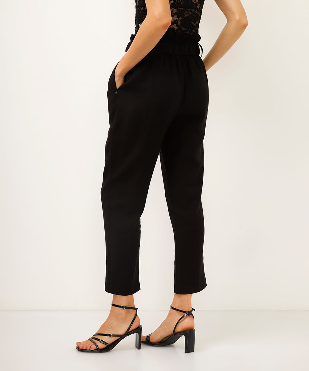 calça clochard de viscose com cinto preta