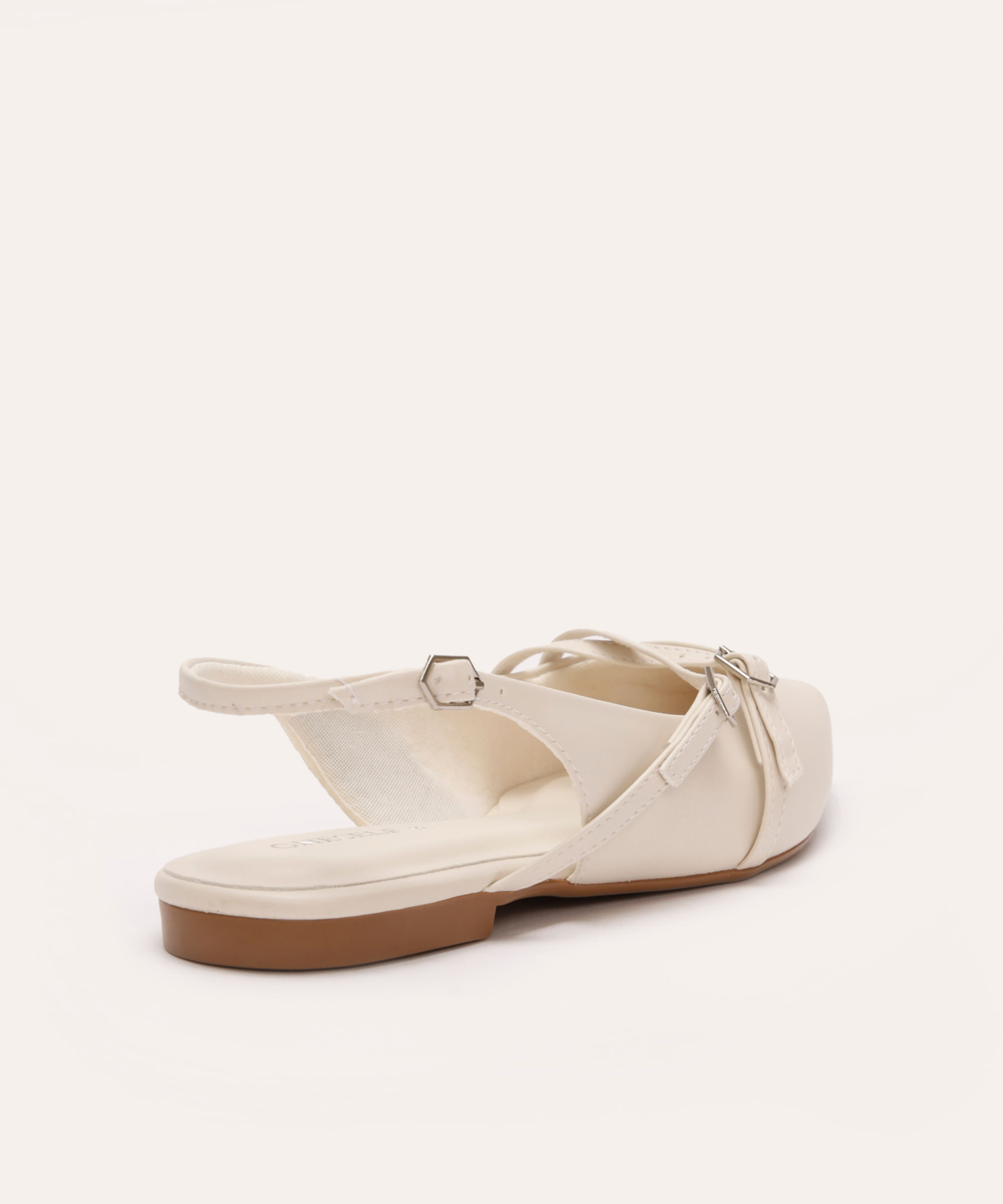 sapatilha bico fino fivelas oneself off white