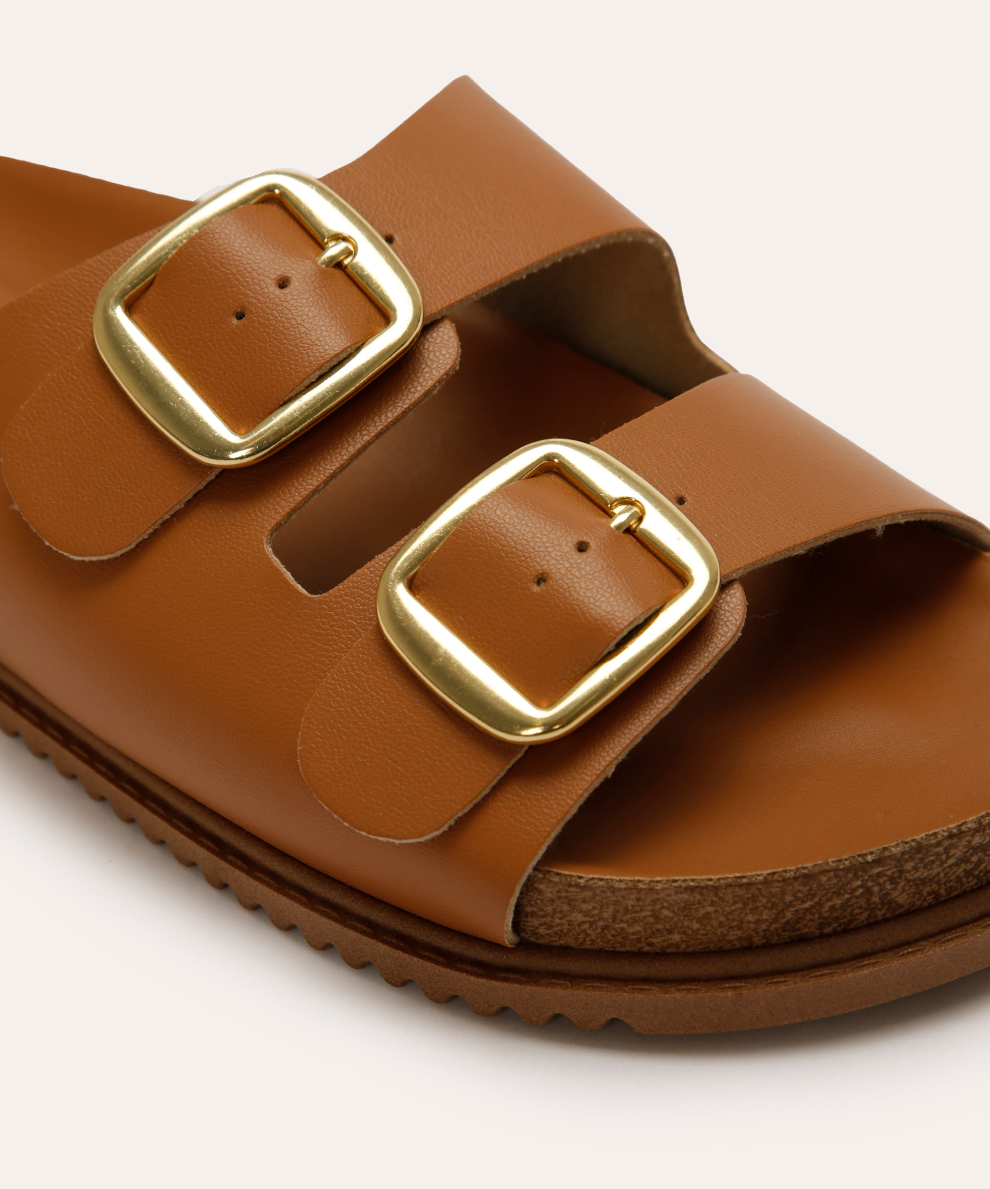 papete flatform beira rio com fivelas bege