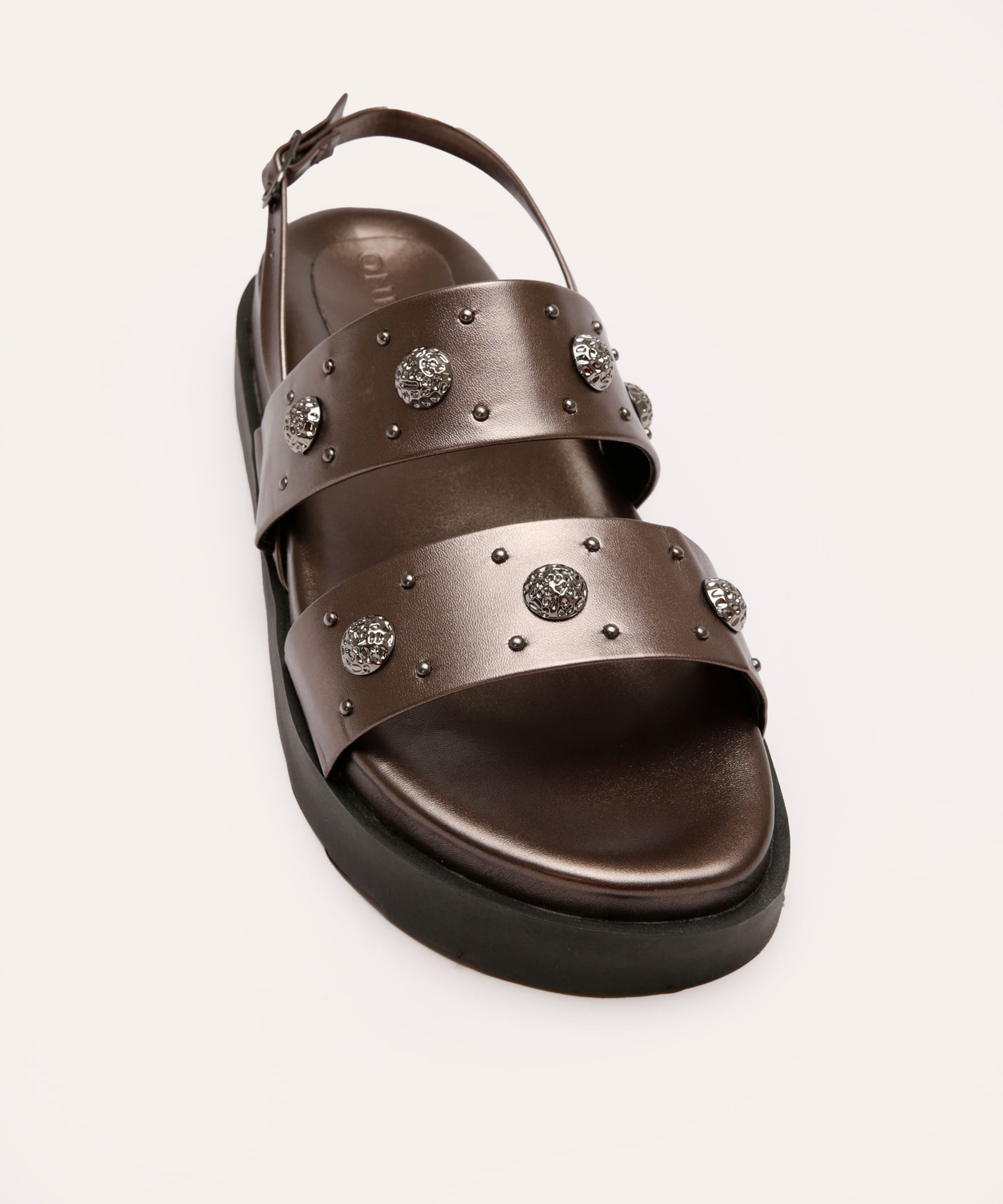 rasteirinha flatform com tachas metalizada oneself prateada