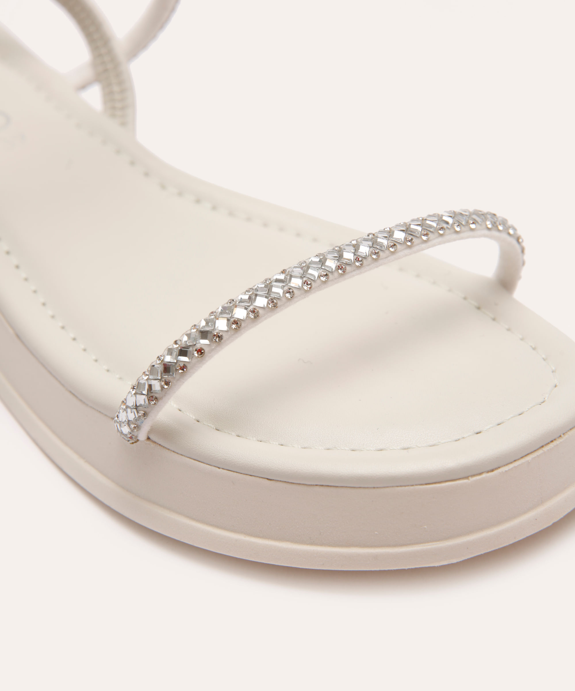 rasteirinha flatform via uno tiras com brilhos off white