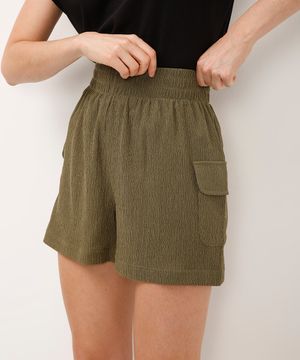 short cargo texturizado verde