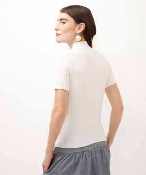 blusa de tricot texturizada gola alta off white