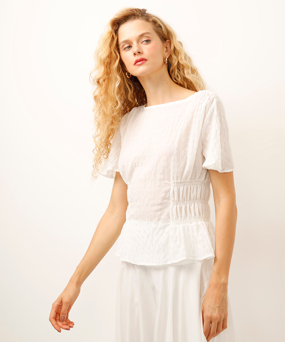 blusa texturizada com franzido off white