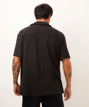 camisa manga curta texturizada e listrada - preto