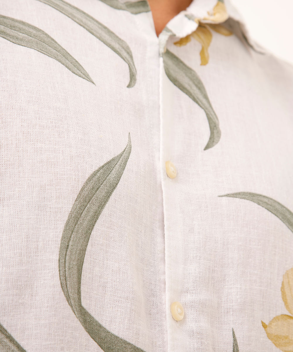 camisa comfort com linho floral off white