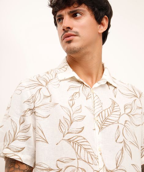 camisa comfort com linho folhagens off white
