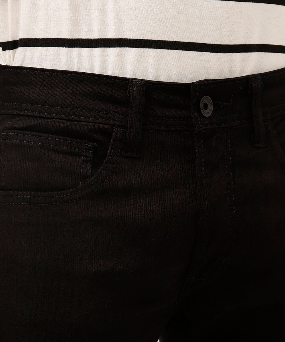 calça de sarja skinny stretch preto