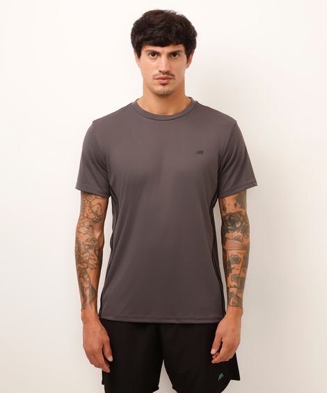camiseta esportiva com listras cinza
