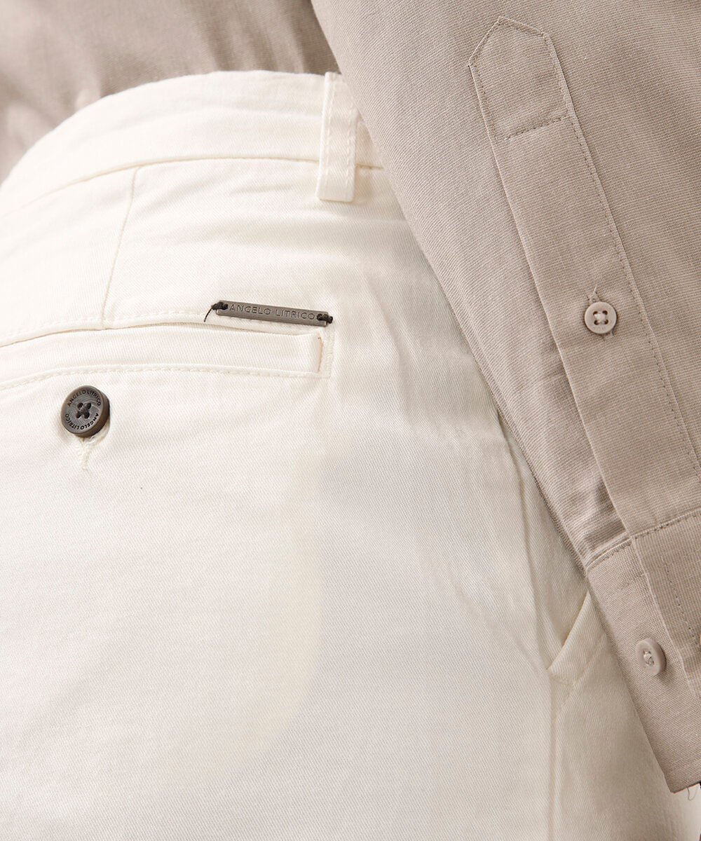 calça social slim de sarja bolso chino off white