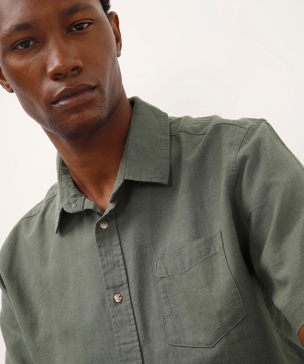 camisa comfort com linho manga curta - verde escuro
