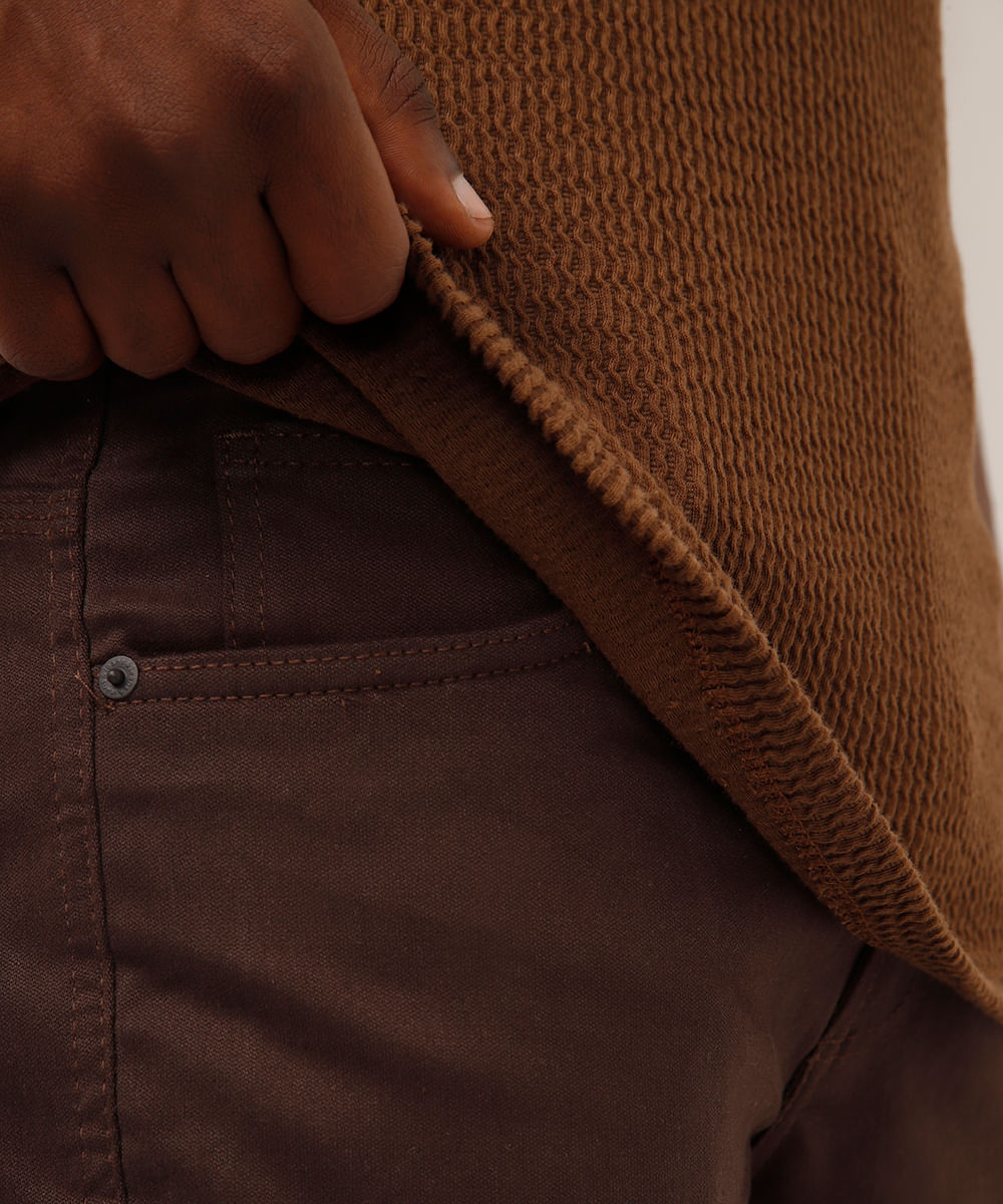 calça skinny de sarja moletom marrom