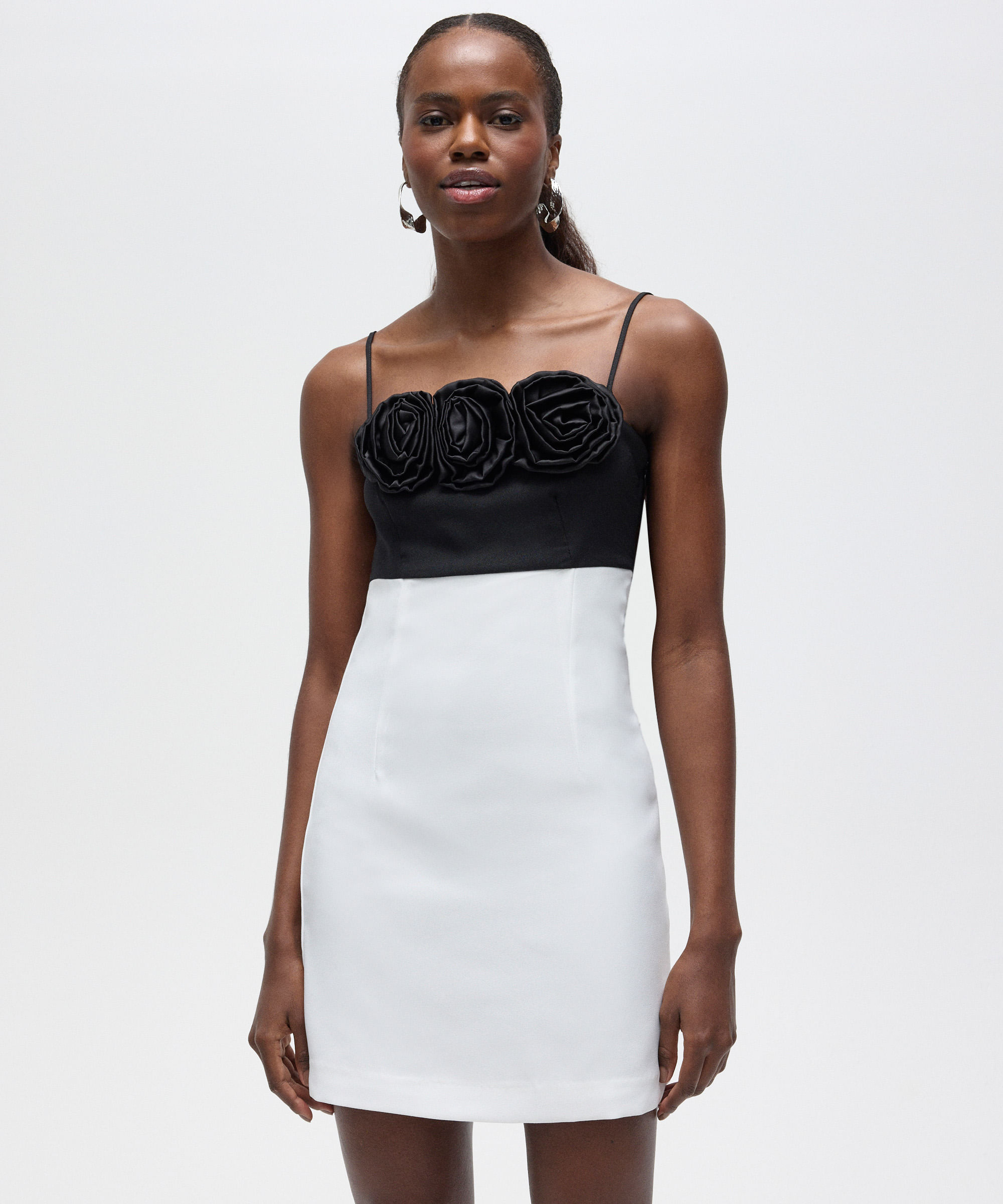 vestido curto alça fina floral patbo off white