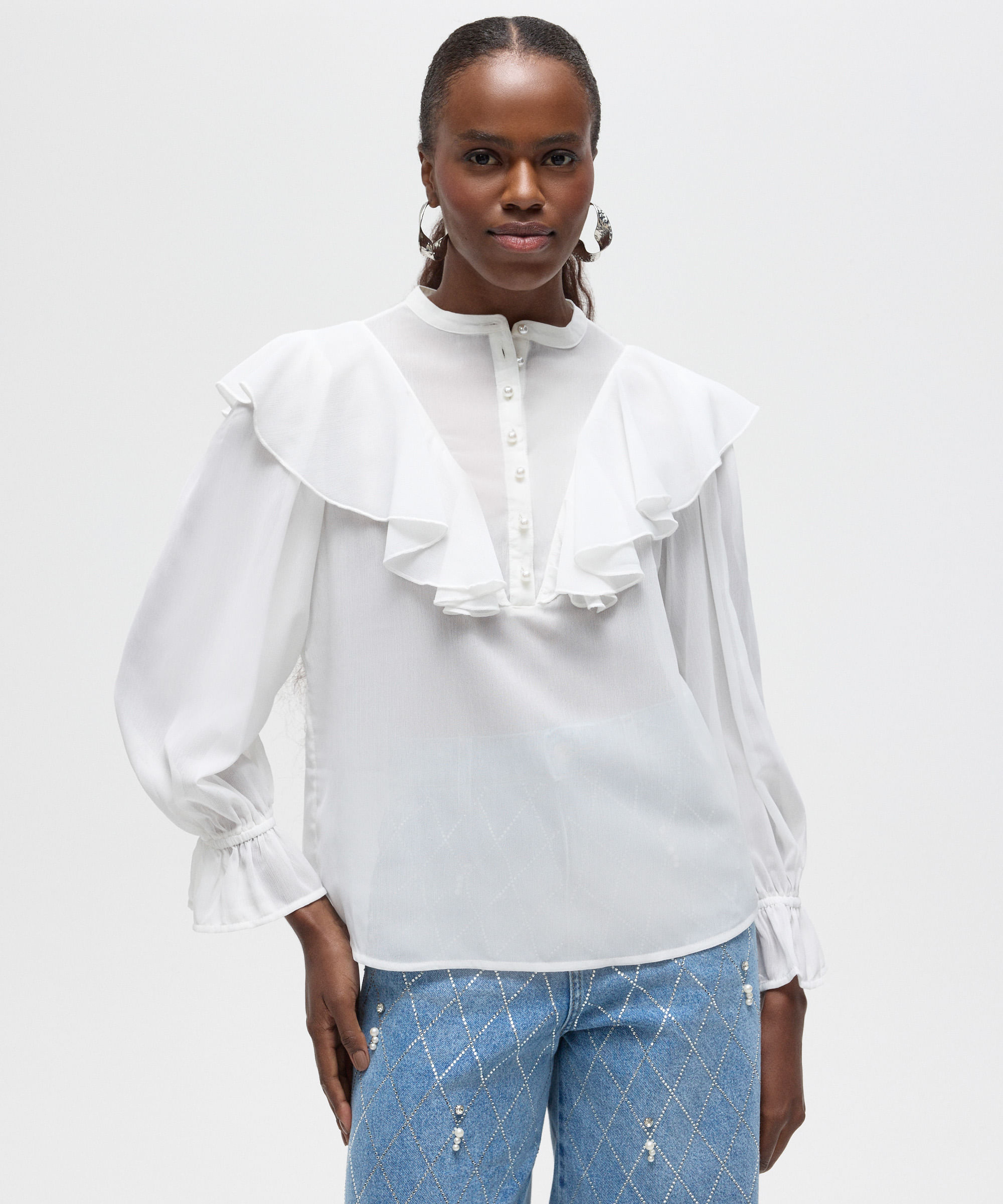 bata texturizada com babado e botões de pérola patbo off white