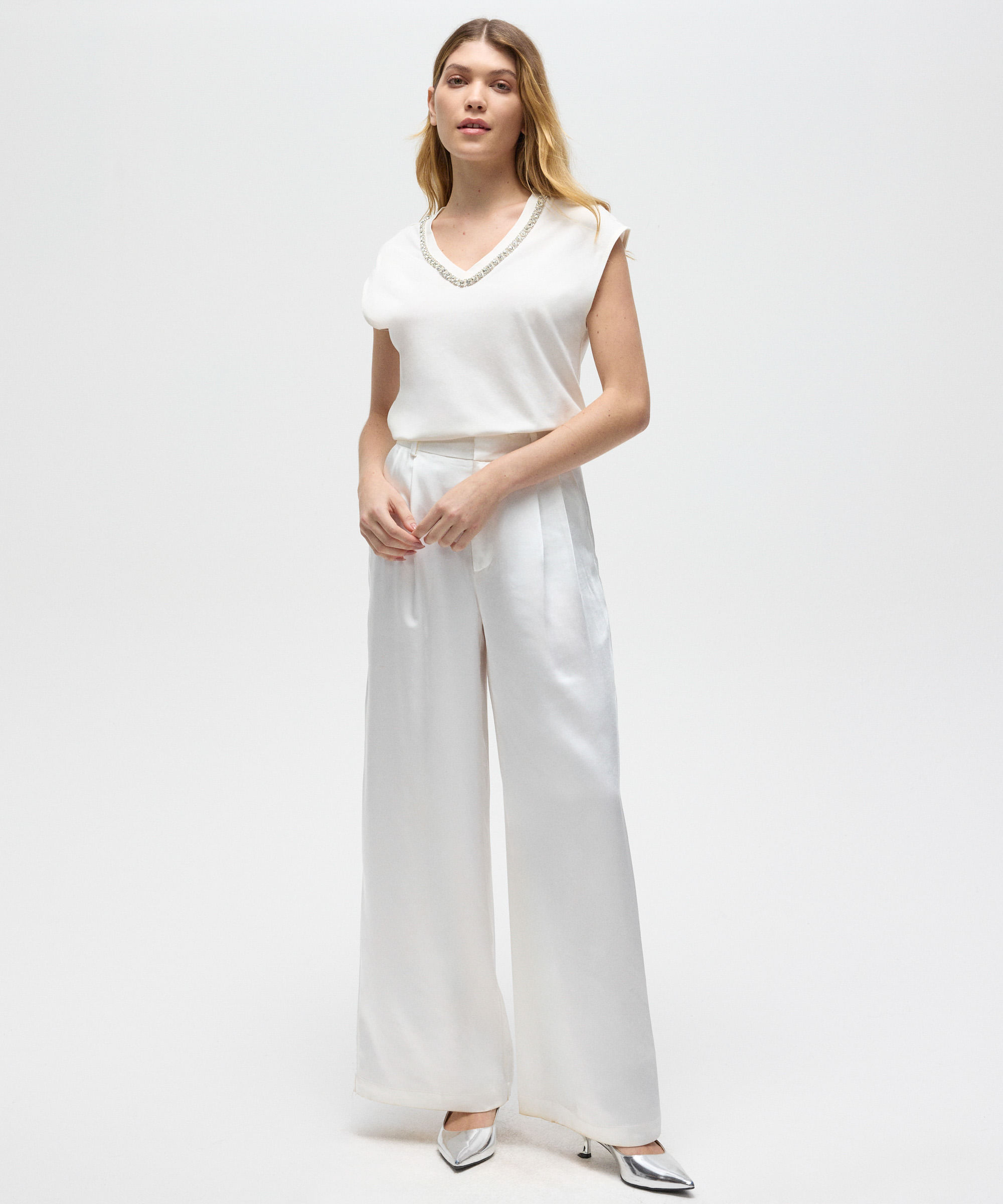 regata de algodão decote v com brilhos patbo off white