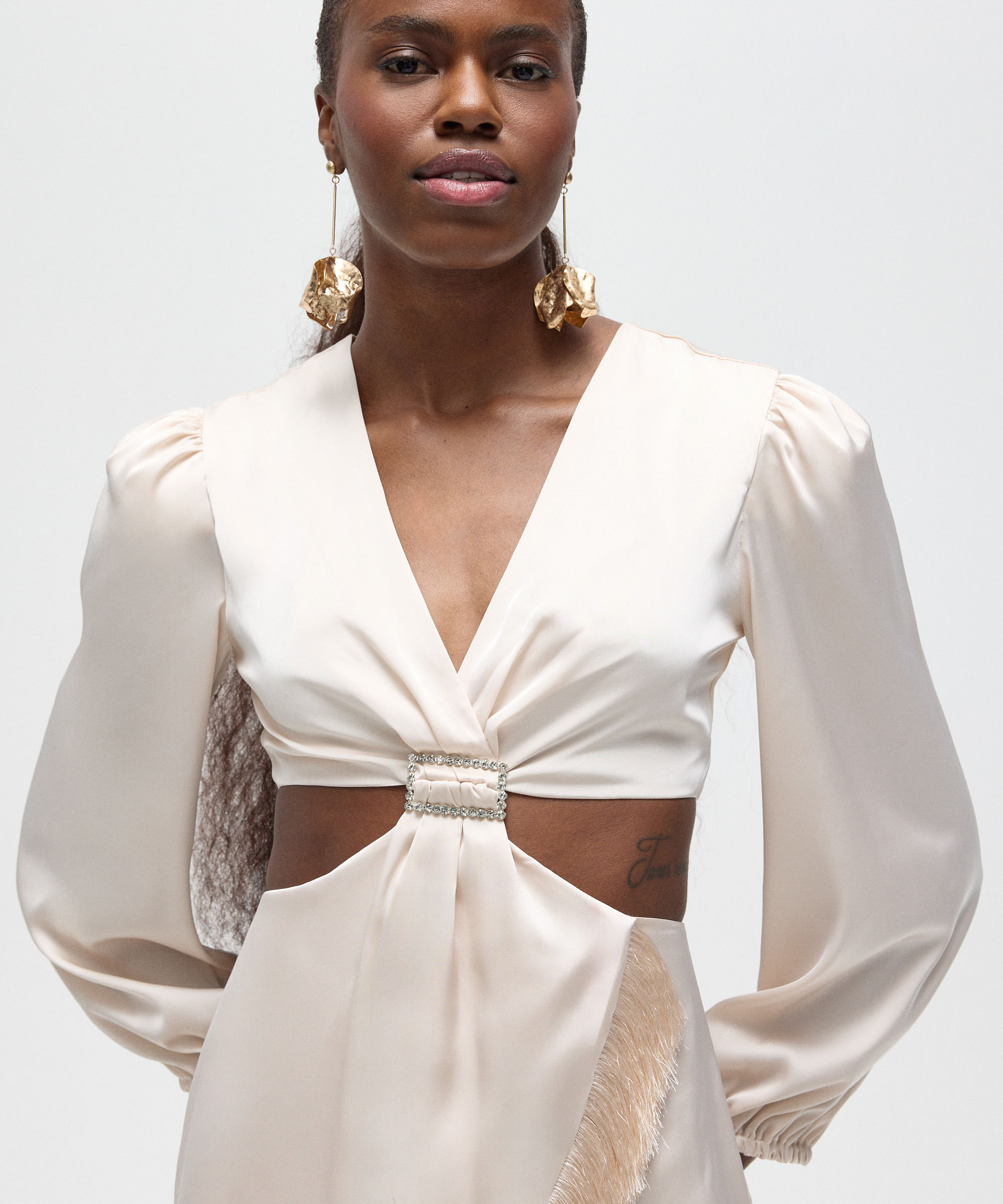 vestido curto manga bufante com franjas patbo off white