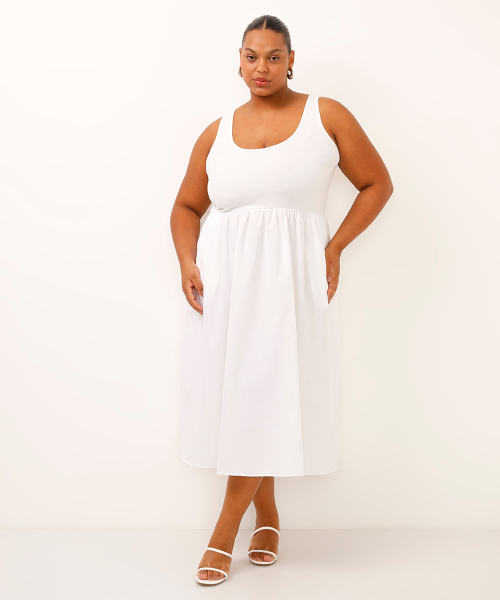 vestido midi evasê plus size off white